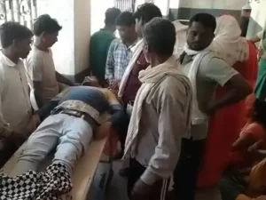 दो बाइकों में हुई जोरदार भिड़ंत, 1 की मौत, दो लोग घायल