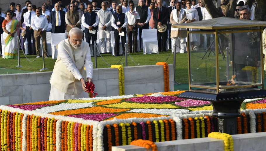 PM Modi give tribute to Mahatma Gandhi & Shashtri