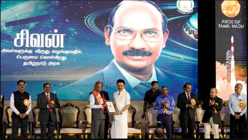 Tamilnadu CM give honour to ISRO's Scientists