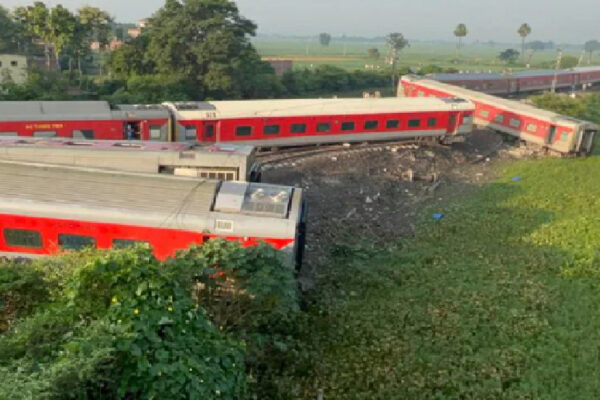 Train derails in Bihar 4 dead