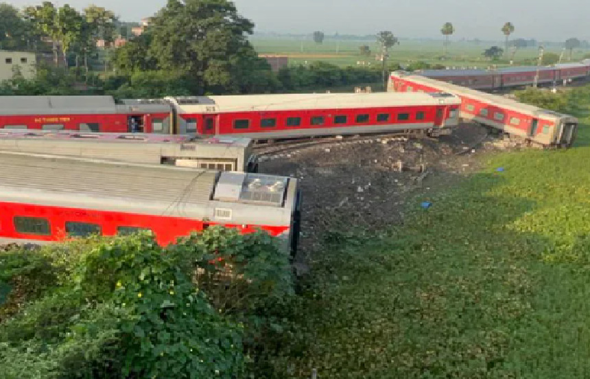 Train derails in Bihar 4 dead