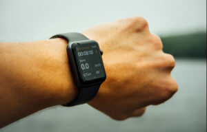 कंपनी के सीईओ को दौड़ते समय आया दिल का दौरा, स्मार्टवॉच ने बचाई जान Smartwatch saved the life from Heart attack of UK company CEO