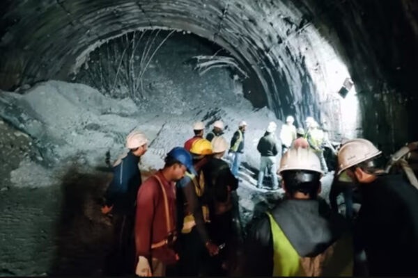 Uttarkashi tunnel collapse 40 people stuck being rescued