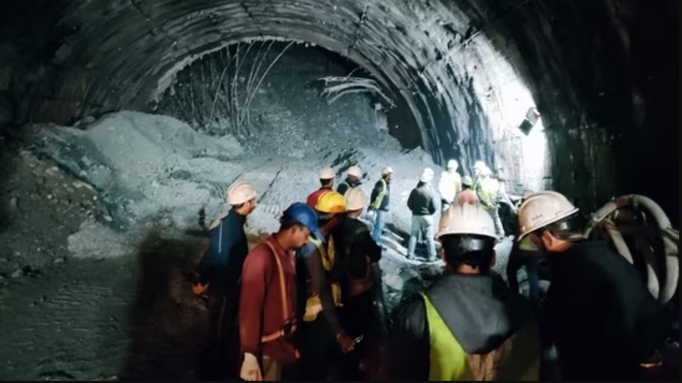 Uttarkashi tunnel collapse 40 people stuck being rescued