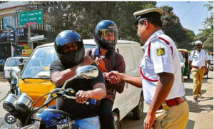 रीवा शहर : हेलमेट न पहनने वालों पर पुलिस की कार्यवाई, 265 वाहनों का काटा चालान Police taking action for not wearing helmet