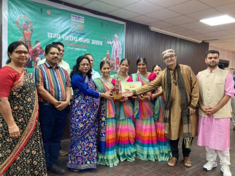 रीवा की छात्राओं का जलवा: PK स्कूल ने राज्य कला उत्सव में किया टॉप